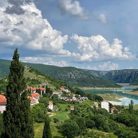 Jukini Dvori With A View Of The Villa