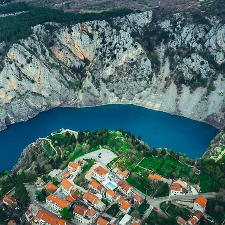 Villa Jukini Dvori Ricice (Prolozac)