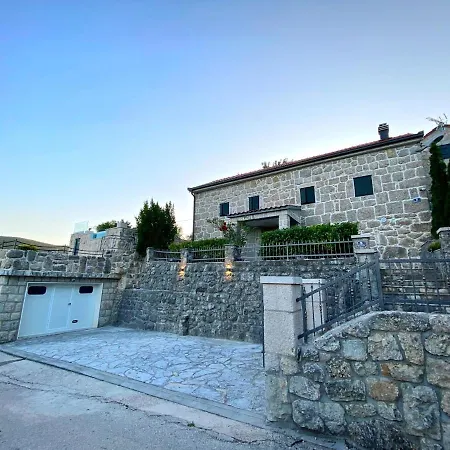 Villa Jukini Dvori With A View Of The *