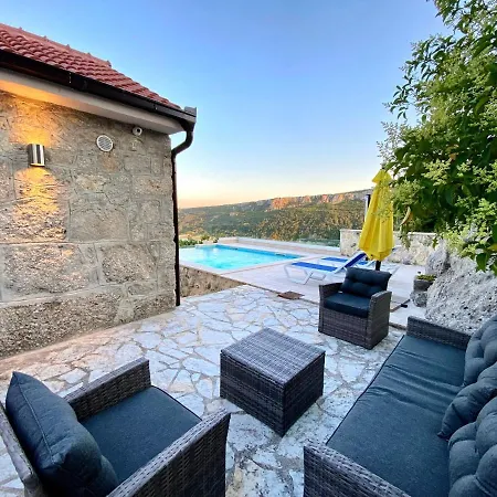 Jukini Dvori With A View Of The Villa
