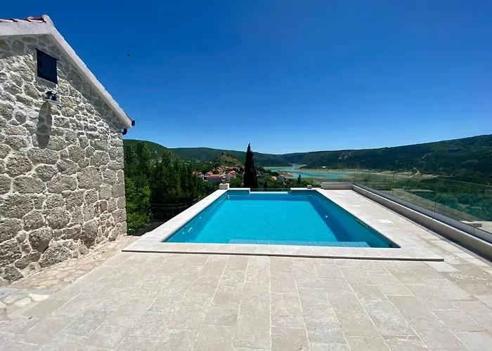 Jukini Dvori Villa *