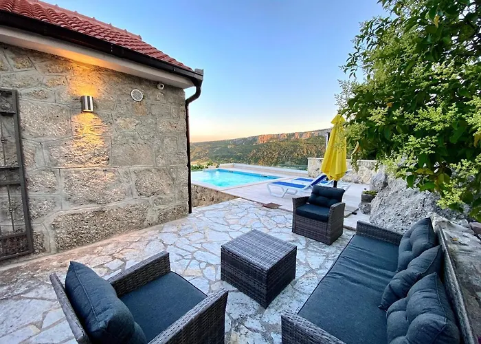 Jukini Dvori Villa
