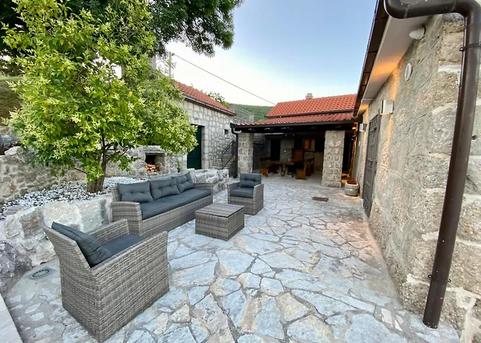 Jukini Dvori Villa *