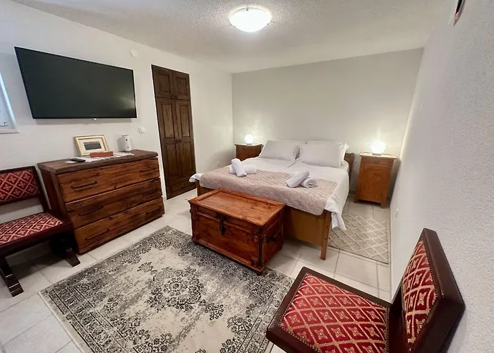 Villa Jukini Dvori Ricice (Prolozac)